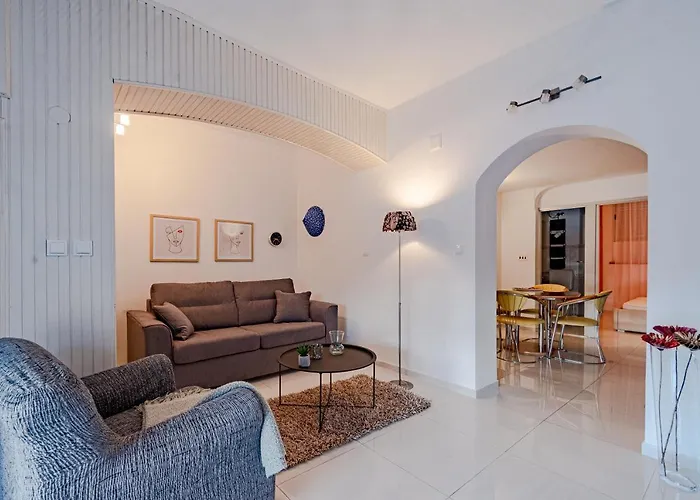 Nikita * فيلا لوكا